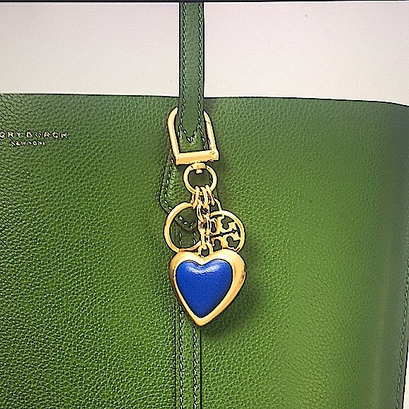 TORY BURCH - LOGO HEART KEYCHAIN / BAG CHARM (NWT) - Picture 13 of 13